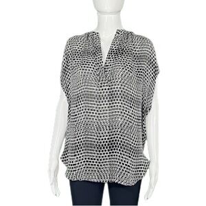 Vince 100% Silk Black & White Print Top V Neck Short Dolman Sleeve Size Medium